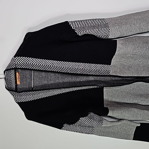 Belldini large gray and black layering cardigan - Picture 2 of 6